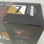 外箱の上面と側面の角。ポッパレのロゴとLの文字