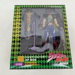 外箱の正面。『超像可動』『ジョセフ・ジョースター WF限定版』の印字と、窓越しの本体とボウガン