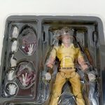 ブリスター内のジョセフの上半身とハーミットパープルのエフェクトパーツ