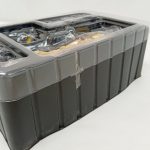 ブリスターを斜めから写した面。ふたとテープ