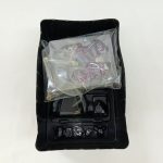 ブリスターの下段トレー。袋に入ったエフェクトパーツと台座の部品