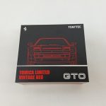 外箱の正面。車体の線画と『TOMICA LIMITED VINTAGE NEO』『GTO』のロゴ