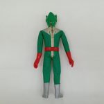 人形の全身背面。背中のファスナー