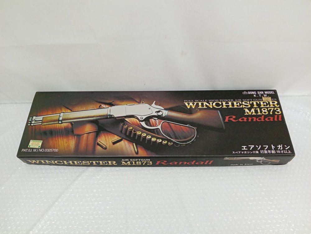 外箱の正面。『DONG SAN MODEL K.T.W. WINCHESTER M1873 Randall』とエアソフトガンの表記