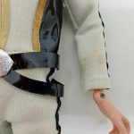 ガンベルトのバックルと腕の拡大