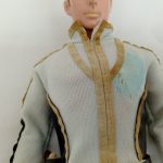 隊員服の胸元の拡大。汚れの跡がある