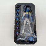 ブリスターに収まった本体と交換用の手首のアップ