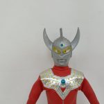 タロウのマスクと胸の飾りの拡大