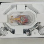 箱の中のトレイに収まったベルトとカブトゼクター