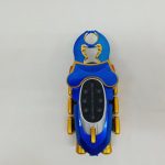 ガタックゼクターを縦に置いた正面