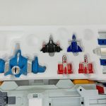 トレイ上部の青い機体・黒い機体・赤い機体