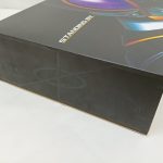 内箱の側面。STANDING BYの文字