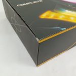 内箱の角。COMPLETEの文字