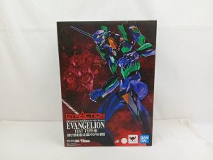 外箱の正面。DYNACTIONのロゴとエヴァンゲリオン初号機の絵