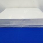 薄紙に包まれた外箱を横から写した写真