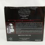 外箱の側面。STAR WARS STORMTROOPER HELMETの表記と説明文