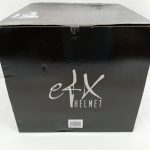 外箱の側面。eFX HELMETのロゴとバーコードのラベル
