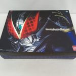 外箱の正面。電王の仮面の絵と『COMPLETE SELECTION MODIFICATION』のロゴ、BANDAIのマーク