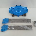 ドライバー本体の正面と、ベルトの帯2本・部品