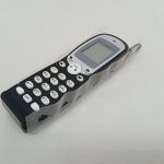 携帯電話の正面