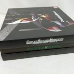 外箱を斜めから見た状態。COMPLETE SELECTION MODIFICATIONのロゴ