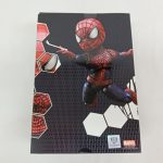 外箱の背面。ポーズをとったスパイダーマンの写真