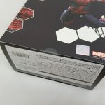 外箱の底面側。MARVELのロゴとシール