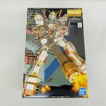 箱の正面。ガンダム5号機のイラストとMGのロゴ、BANDAIのロゴ