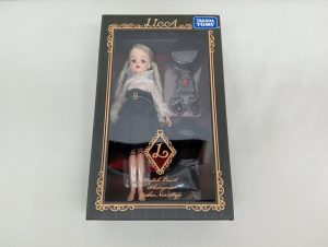 外箱の正面。『LiccA』のロゴと窓越しの人形、TAKARA TOMYのマーク