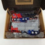 トレーに入ったスターコンボイのアップ