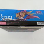外箱の上面。figmaのロゴと遊戯王デュエルモンスターズのロゴ、バーコード