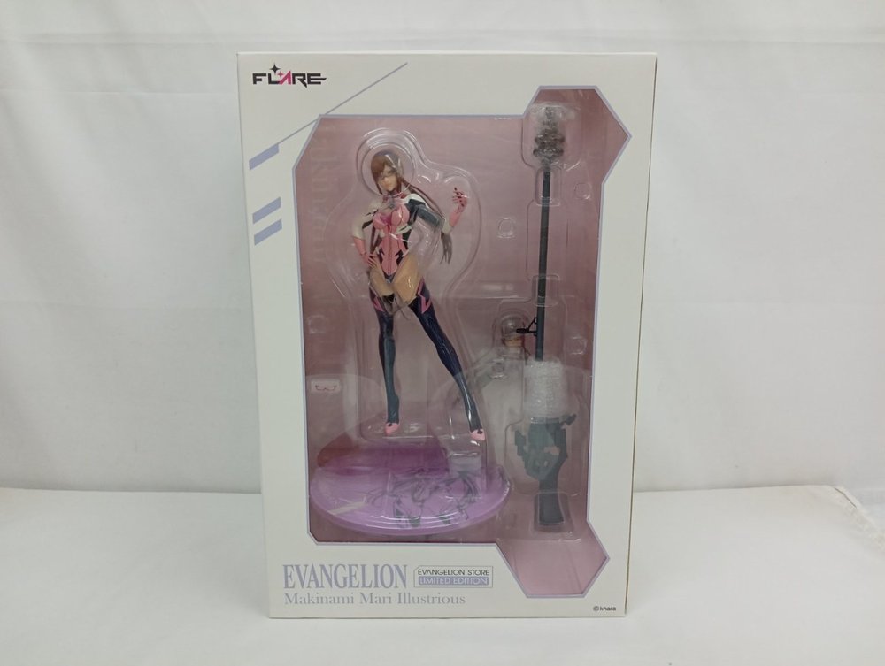外箱の正面。『EVANGELION』『Makinami Mari Illustrious』の文字と窓越しのフィギュア、FLAREのロゴ