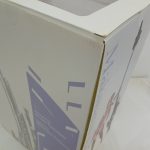 外箱の角を別の角度から写した写真
