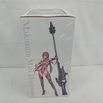 外箱のもう一方の側面。ライフルを持ったキャラクターの絵