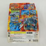 台紙の裏面。ビークルモードとロボットモードの写真、注意書きとバーコード