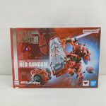 外箱の正面。METAL ROBOT魂のロゴとRED GUNDAMの文字、機体の絵