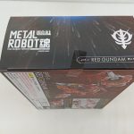 外箱の上面。METAL ROBOT魂のロゴと赤いガンダムの文字
