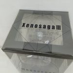 外箱の上面。Xenosaga IIIのロゴ