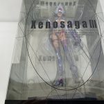 透明の外箱越しに見えるフィギュアの全身