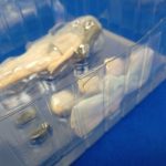 ブリスターの中の人形の体のアップ