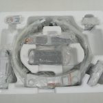 トレイに収まったベルトと各部品