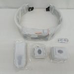 袋に入ったベルトと、ガン型の部品・バックル部品・小物