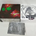 外箱のふた、トレイに収まったベルト、袋入りの説明書