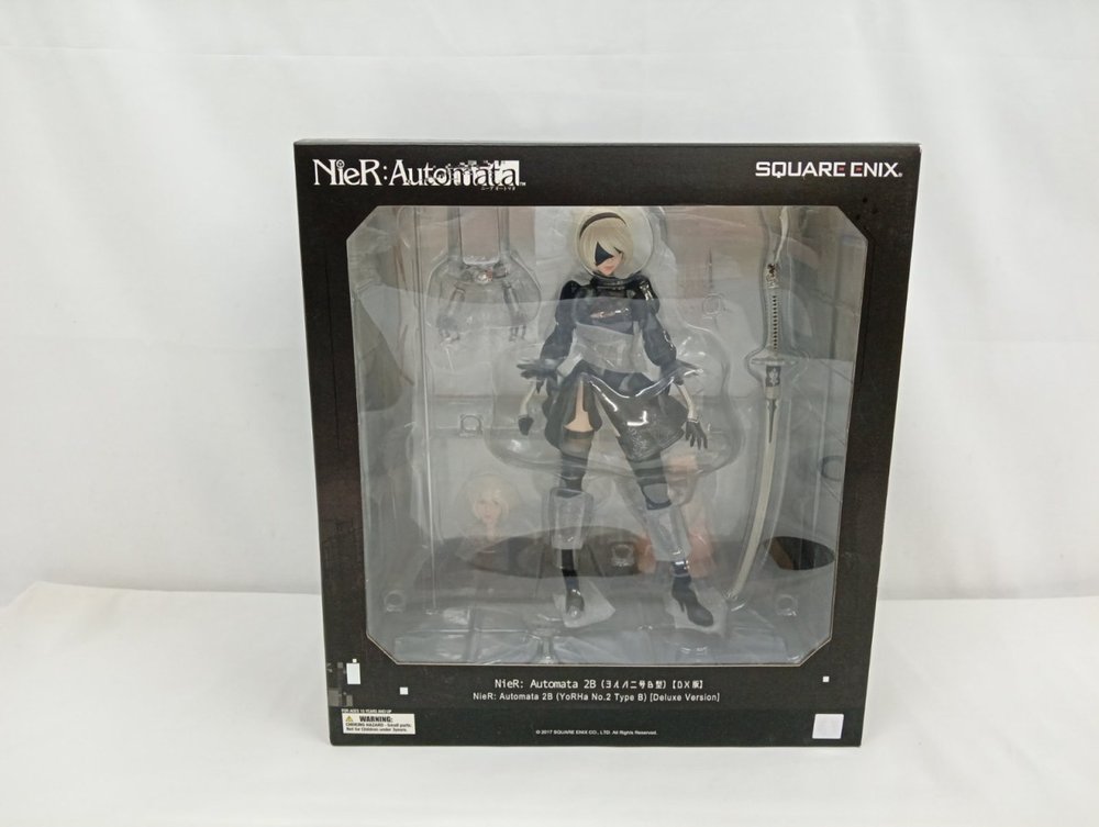 外箱の正面。NieR:Automataのロゴと窓越しの2Bのフィギュア
