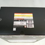 外箱の底面。注意書きとJANコード・UPCコード