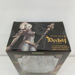 箱の上面。ダークエルフの絵とLINEAGE IIのロゴ