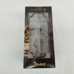 箱の側面。窓とLINEAGE IIのロゴ