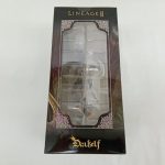 箱の別の側面。窓とDarkelfのロゴ