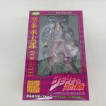 箱の正面。窓から見える空条承太郎のフィギュアと限定版・超像可動のロゴ