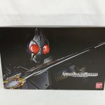 外箱の正面。ブレイドの絵と『COMPLETE SELECTION MODIFICATION』のロゴ、BANDAIのマーク